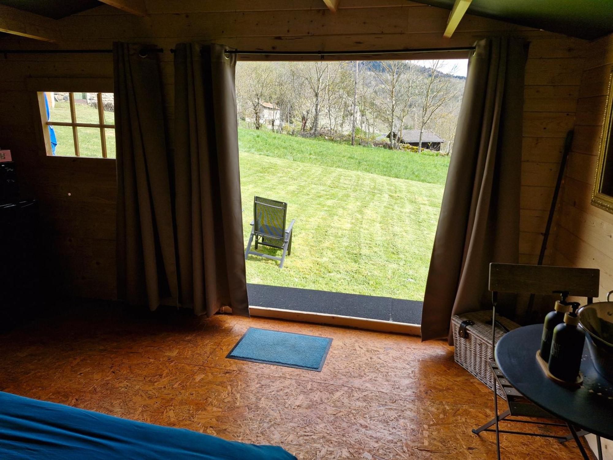 La Cabane Des Lucioles Saint-Julien-Boutieres Habitación foto